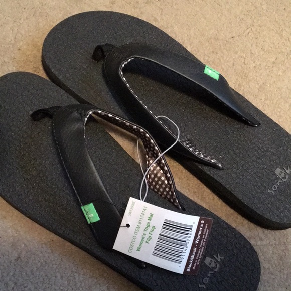 costco yoga mat flip flops